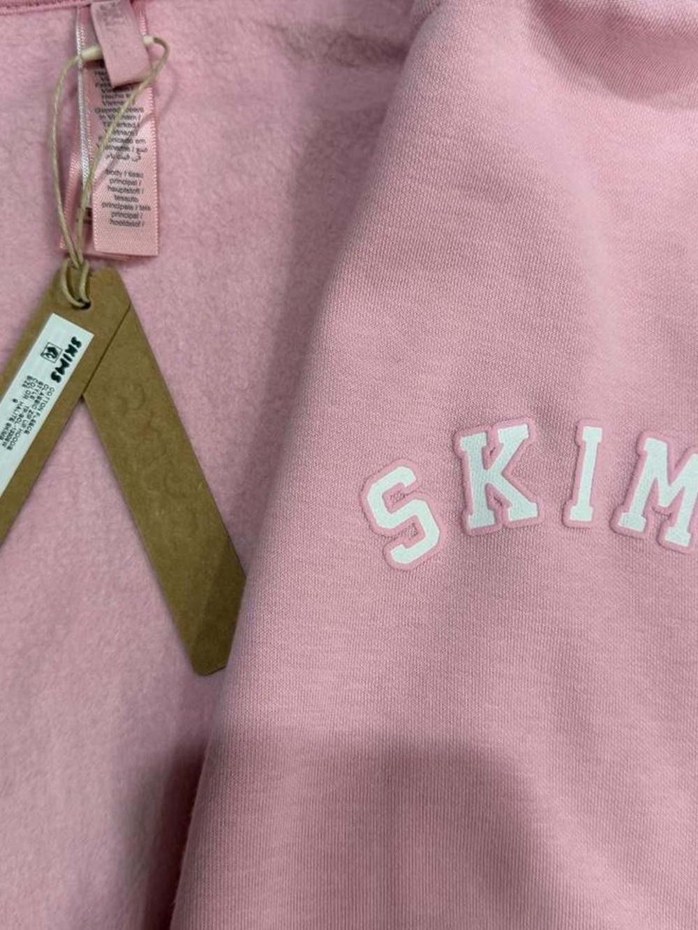 SKIMS Cotton Fleece Logo Classic Zip Up Hoodie in Pink. - Picture 5 of 8